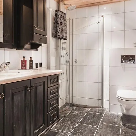 Kvamskogen -lekker Hytte,9 Sengeplasser Og Jacuzzi Nyaraló *