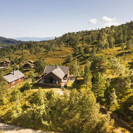 Kvamskogen -lekker Hytte,9 Sengeplasser Og Jacuzzi Nyaraló